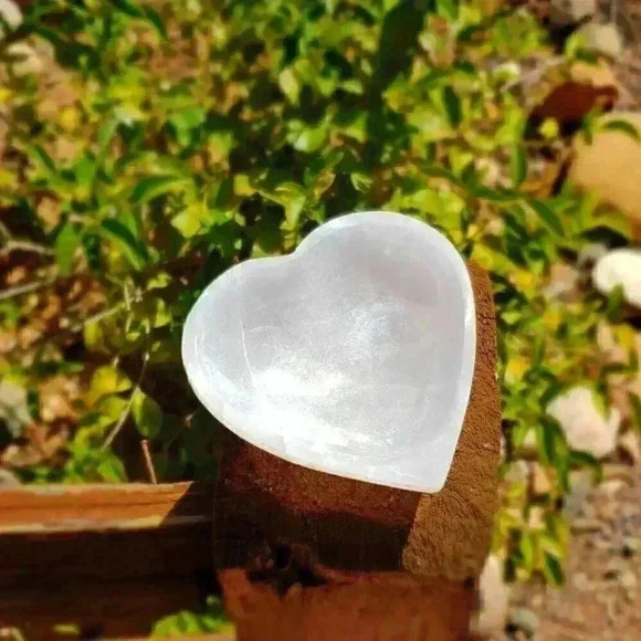 Selenite Heart Bowl - Picture 1 of 1